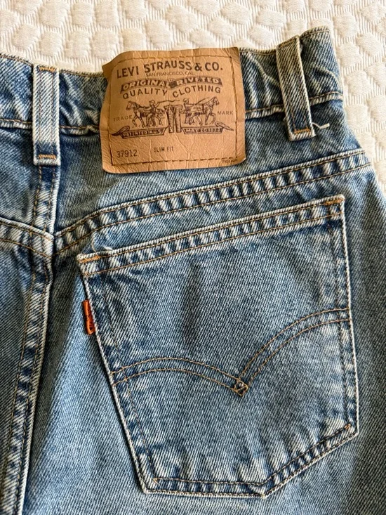 Levi's Vintage-Style Blue Denim Jean Shorts - Picture 3 of 6